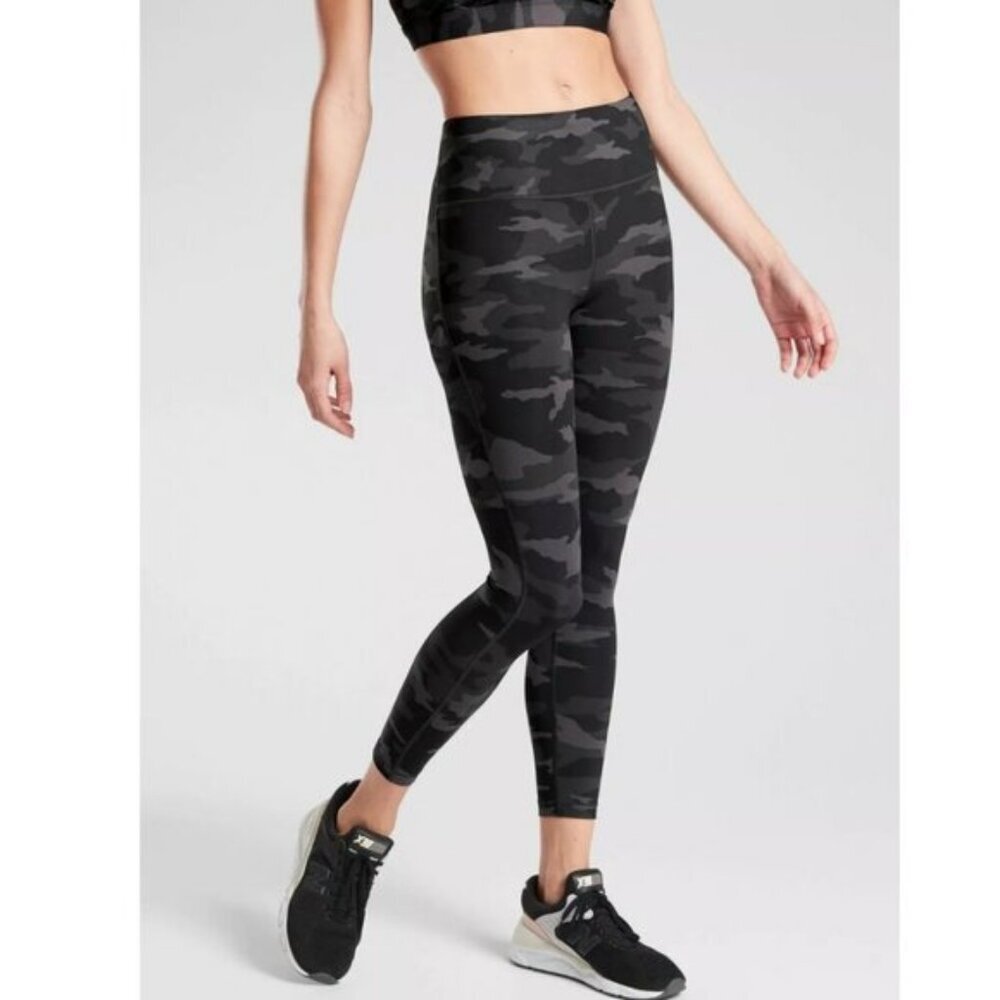 Athleta Ultimate Stash Pocket Camo 7/8 Tight Size XXS